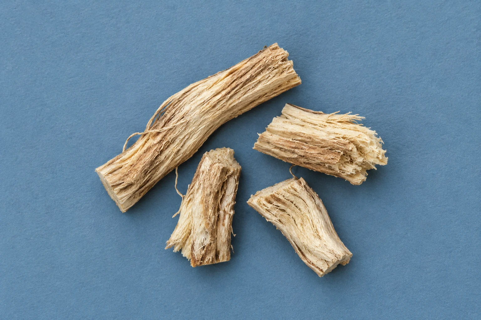 Dried fibrous marshmallow root pieces